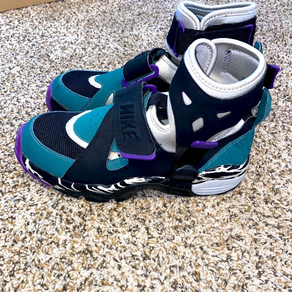 Rear Nike men Huarache.